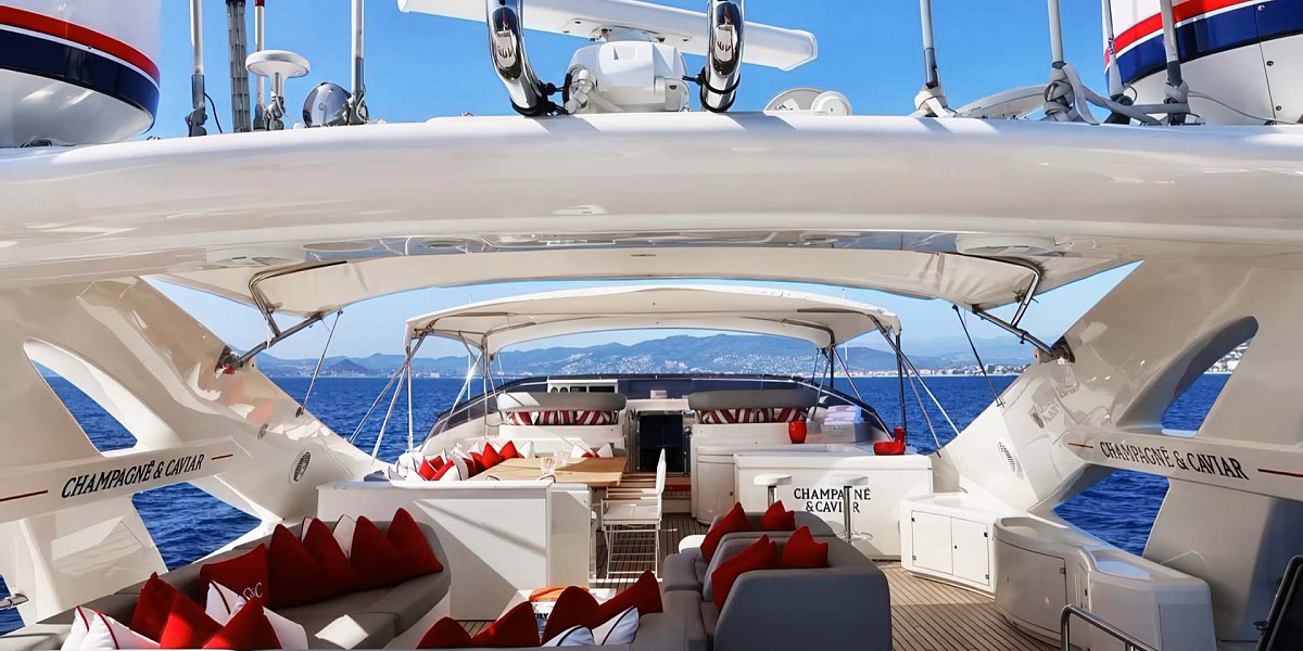 Аренда мега яхты Custom Line 112 CHAMPAGNE AND CAVIAR в Италии, Амальфи